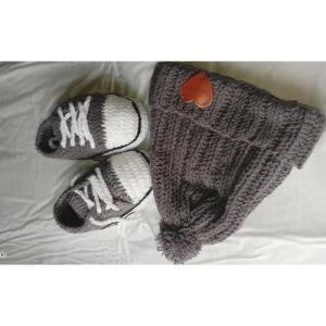 Fashion Collections Handmade Baby Crochet Beanie & Booties Set